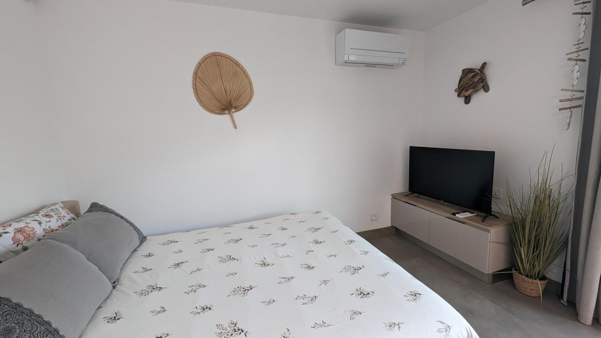 Appartement Luxe Avec Piscine Chauffee & Jacuzzi Prive - Cote D'Azur Roquefort-les-Pins Exterior photo