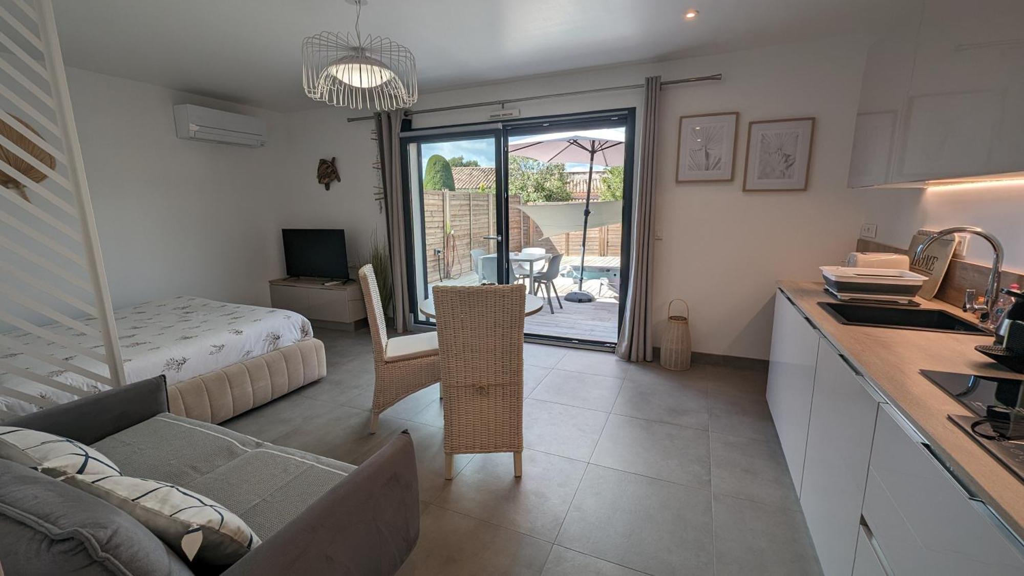 Appartement Luxe Avec Piscine Chauffee & Jacuzzi Prive - Cote D'Azur Roquefort-les-Pins Exterior photo