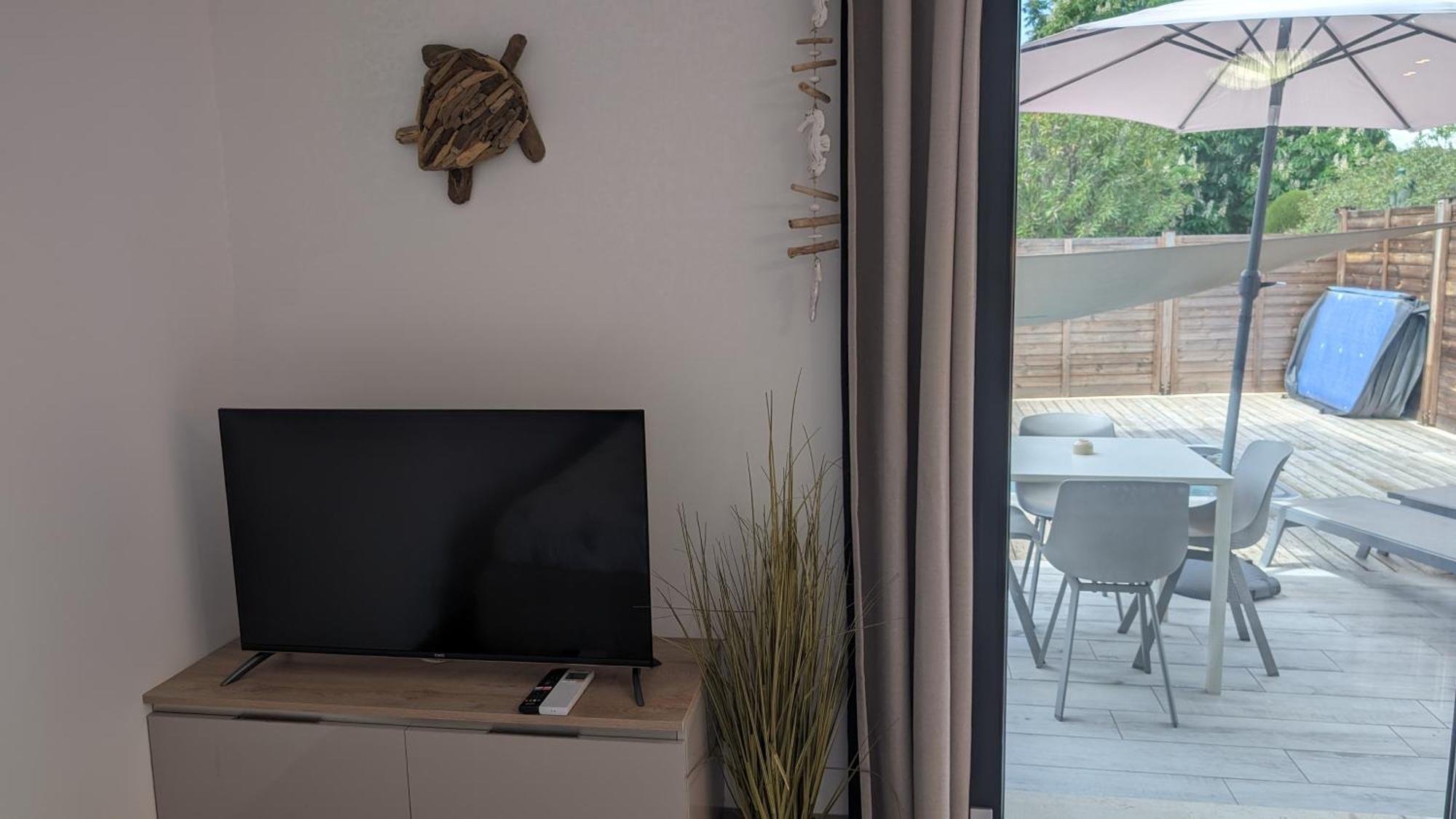 Appartement Luxe Avec Piscine Chauffee & Jacuzzi Prive - Cote D'Azur Roquefort-les-Pins Exterior photo