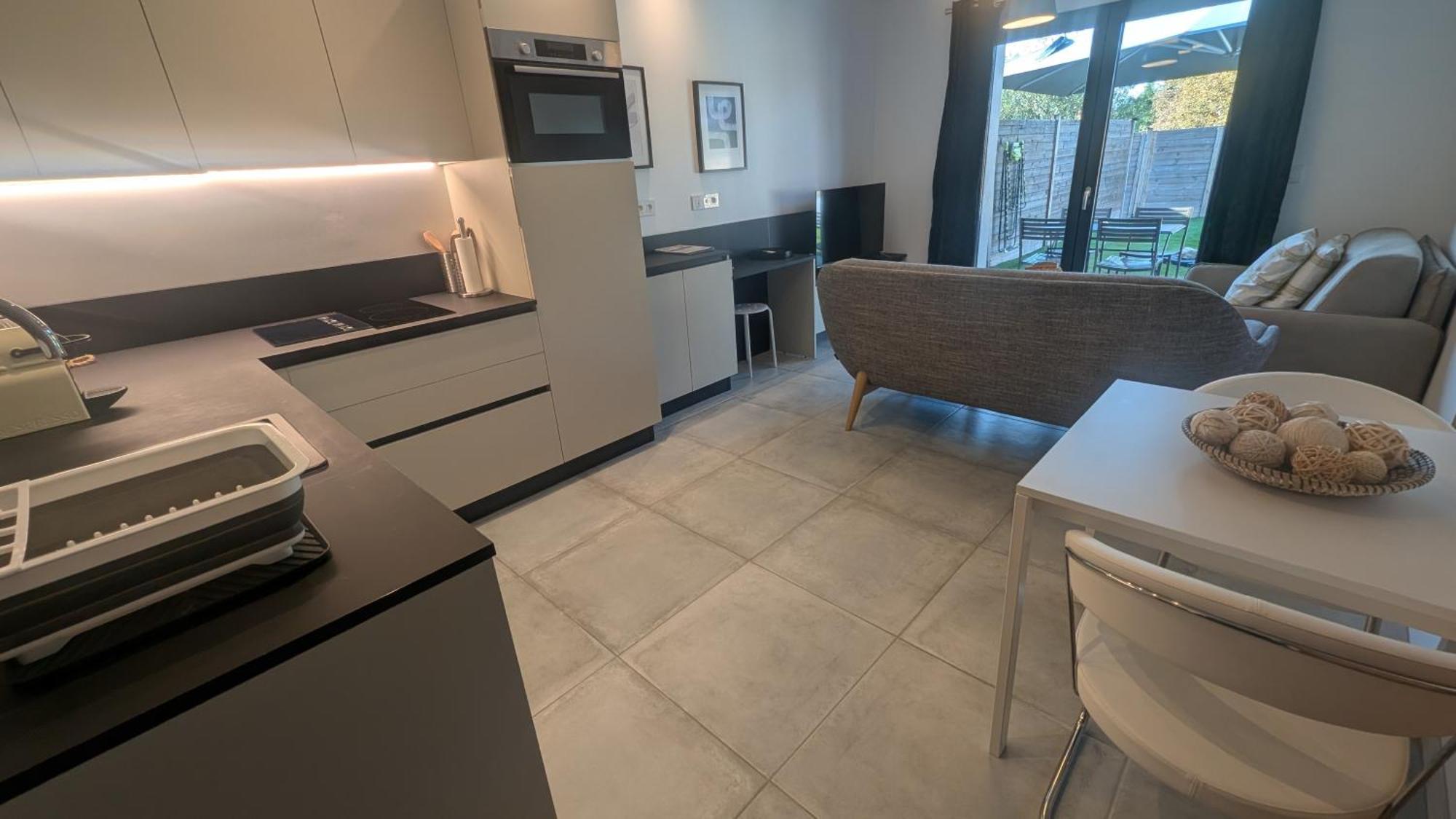 Appartement Luxe Avec Piscine Chauffee & Jacuzzi Prive - Cote D'Azur Roquefort-les-Pins Exterior photo