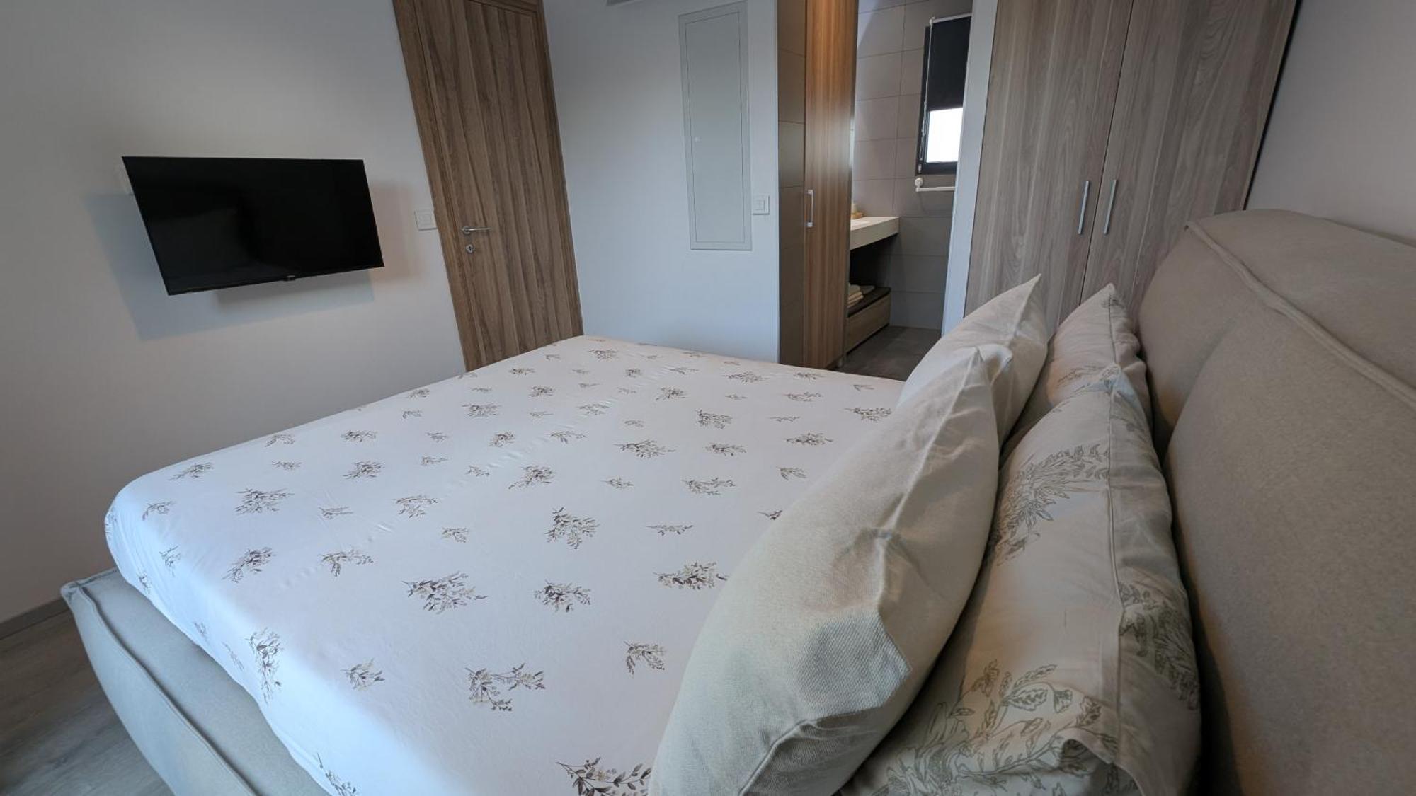 Appartement Luxe Avec Piscine Chauffee & Jacuzzi Prive - Cote D'Azur Roquefort-les-Pins Exterior photo