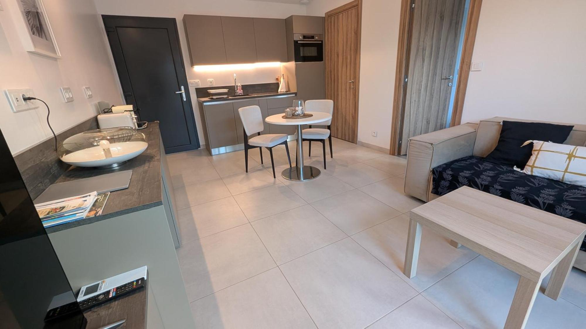 Appartement Luxe Avec Piscine Chauffee & Jacuzzi Prive - Cote D'Azur Roquefort-les-Pins Exterior photo