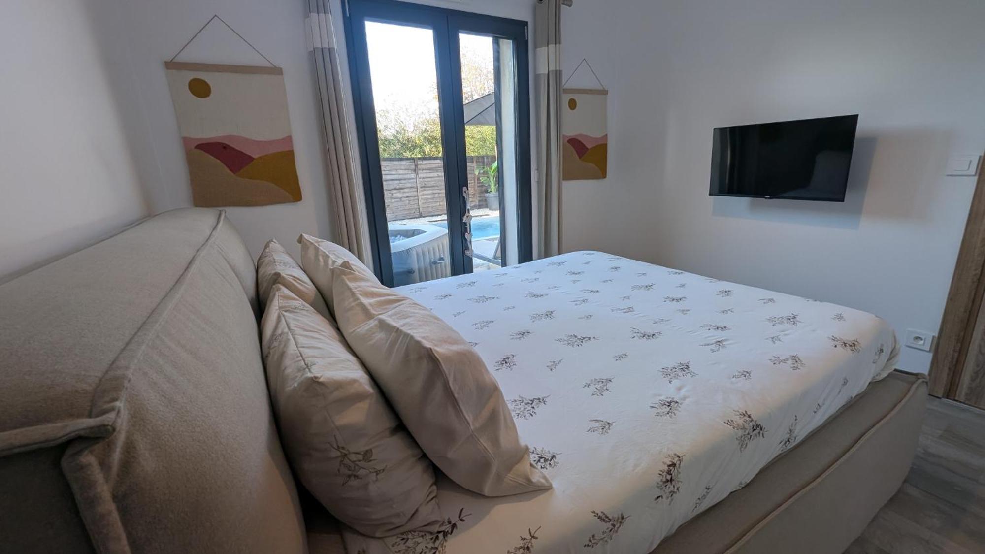 Appartement Luxe Avec Piscine Chauffee & Jacuzzi Prive - Cote D'Azur Roquefort-les-Pins Exterior photo