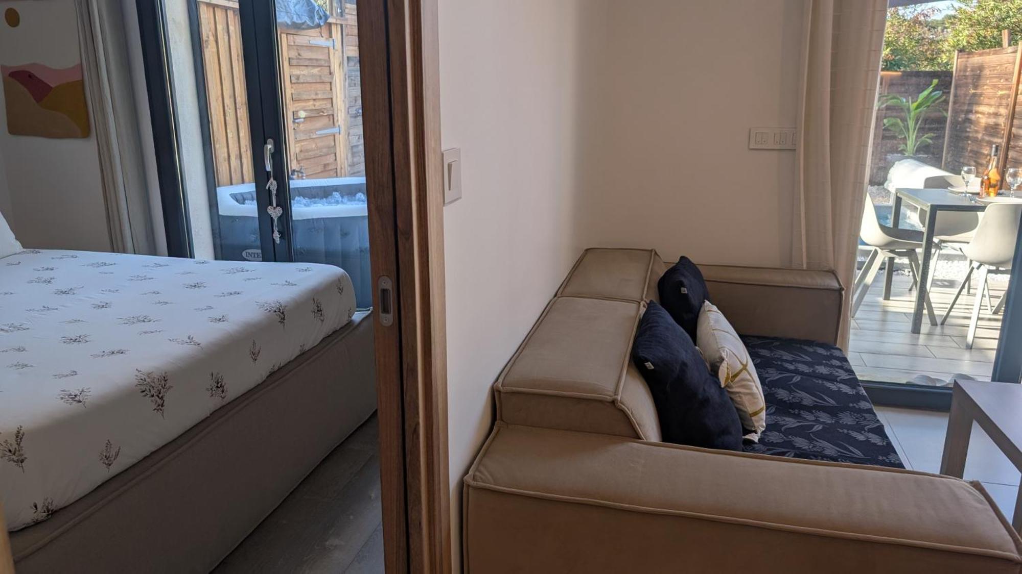 Appartement Luxe Avec Piscine Chauffee & Jacuzzi Prive - Cote D'Azur Roquefort-les-Pins Exterior photo